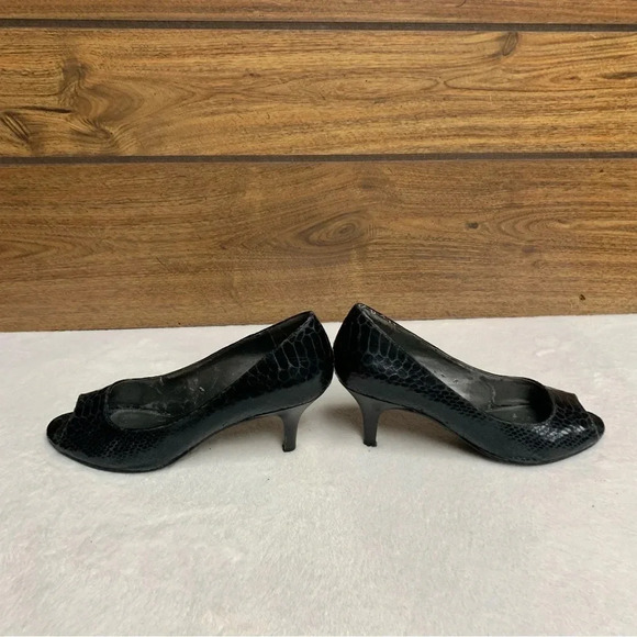 Bandolino black heels size 6.5 open toe does have some wear - Picture 6 of 10